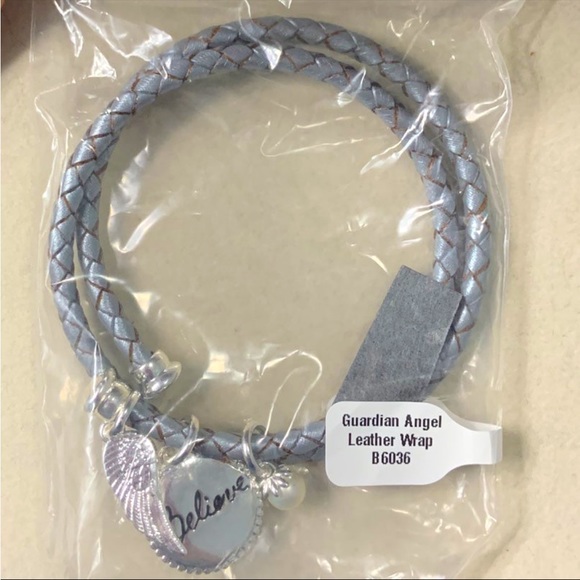 Vantel Pearls Guardian Angel Leather Wrap Bracelet - Picture 4 of 4